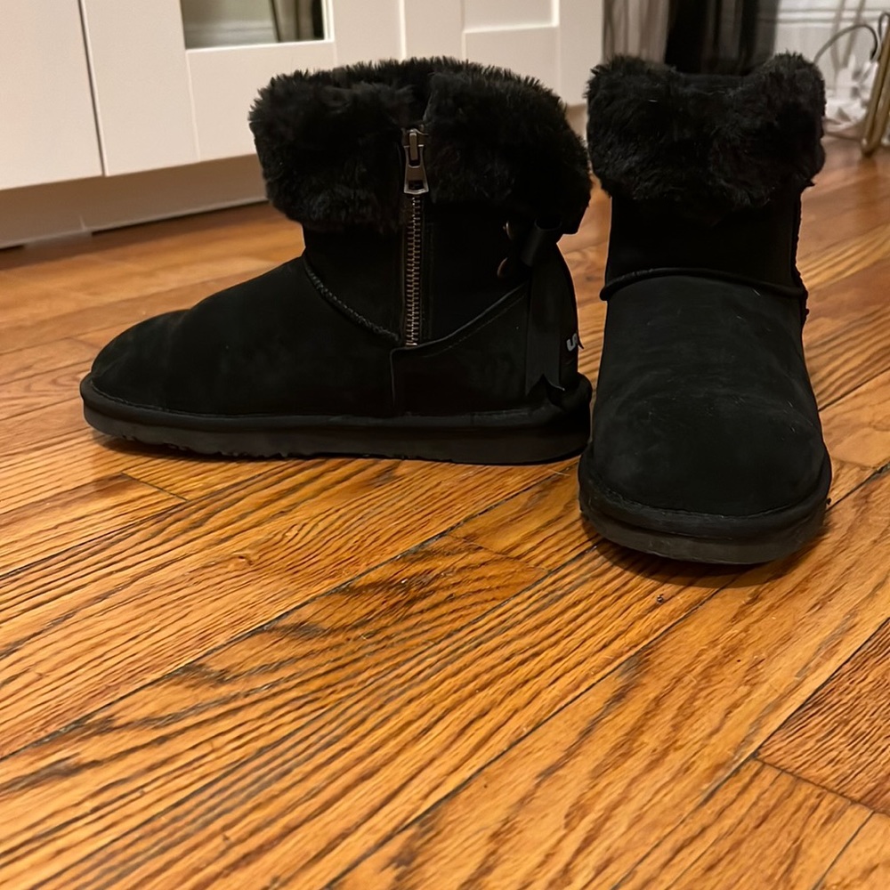 US 7 Black Lamo Boots